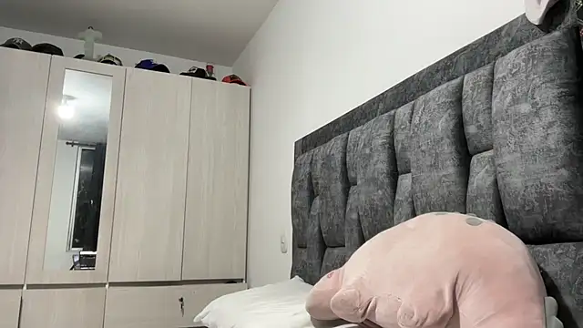 Snapshot of Sophia_copper chatting on November 2025 03:39:02 AM Sophia copper online show from November 2025 03:39:02 AM