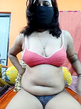 Hotpuja25 online show from November 2025 04:00:01 AM