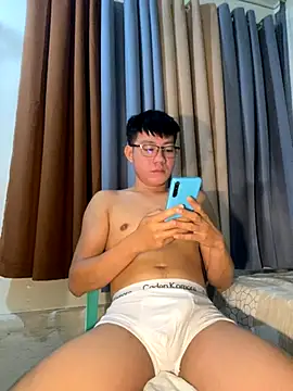 Snapshot of xshyboyx chatting on October 2025 05:43:02 PM xshyboyx online show from October 2025 05:43:02 PM