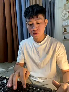 Snapshot of xshyboyx chatting on October 2025 10:43:02 AM xshyboyx online show from October 2025 10:43:02 AM