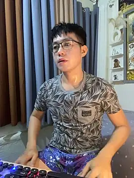Snapshot of xshyboyx chatting on November 2025 11:19:01 AM xshyboyx online show from November 2025 11:19:01 AM
