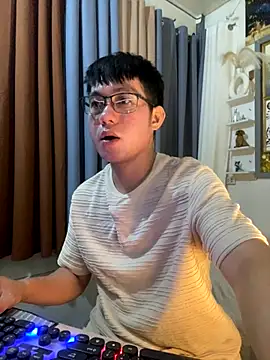 Snapshot of xshyboyx chatting on December 2025 10:53:01 AM xshyboyx online show from December 2025 10:53:01 AM