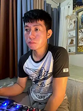 Snapshot of xshyboyx chatting on January 2026 02:14:02 AM xshyboyx online show from January 2026 02:14:02 AM