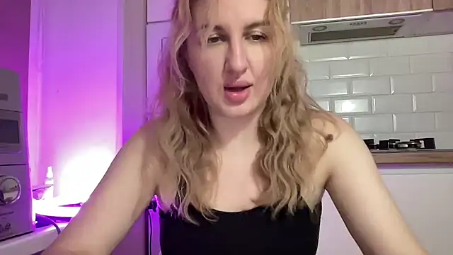 Snapshot of Kadayy1 chatting on October 2025 06:17:02 PM Kadayy1 online show from October 2025 06:17:02 PM