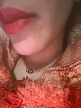 Snapshot of Mimisixo chatting on March 2026 12:14:01 AM Mimisixo online show from March 2026 12:14:01 AM