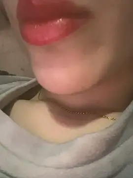 Snapshot of Mimisixo chatting on April 2026 11:47:02 PM Mimisixo online show from April 2026 11:47:02 PM