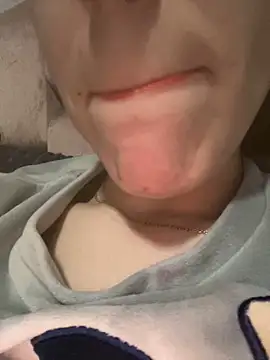 Snapshot of Mimisixo chatting on April 2026 11:02:01 PM Mimisixo online show from April 2026 11:02:01 PM