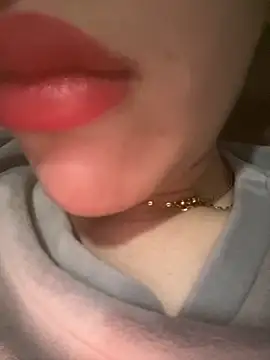 Snapshot of Mimisixo chatting on April 2026 05:10:02 PM Mimisixo online show from April 2026 05:10:02 PM