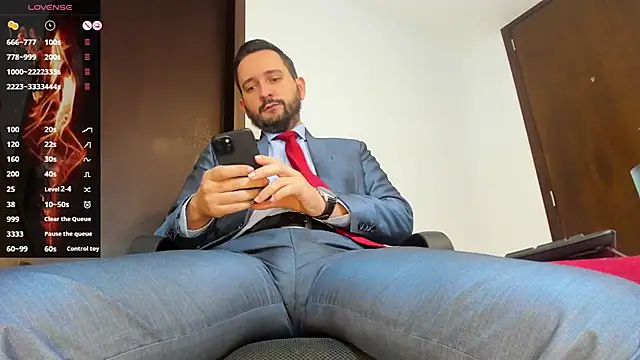 KarlBoss1 online show from October 2025 01:29:01 PM