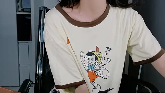 Snapshot of Ryeon_99 chatting on February 2026 02:26:01 PM Ryeon 99 online show from February 2026 02:26:01 PM