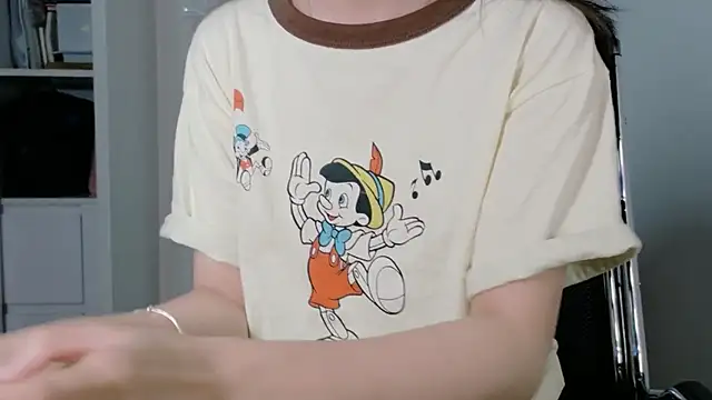 Snapshot of Ryeon_99 chatting on February 2026 04:32:01 AM Ryeon 99 online show from February 2026 04:32:01 AM