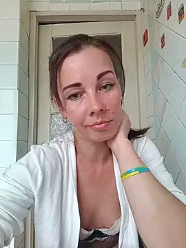 Adeline3302 online show from June 2026 03:50:01 PM