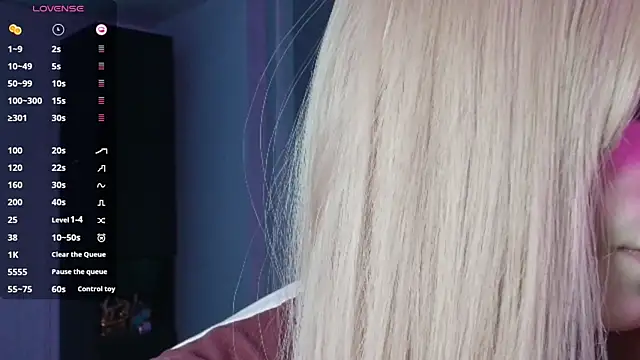 Snapshot of PieraMarch chatting on October 2025 06:51:02 PM PieraMarch online show from October 2025 06:51:02 PM