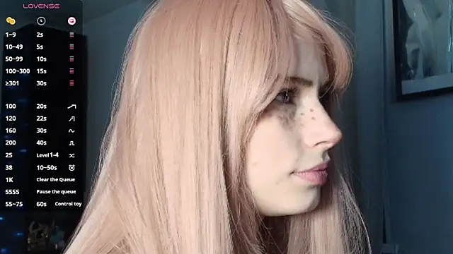 Snapshot of PieraMarch chatting on October 2025 07:03:02 PM PieraMarch online show from October 2025 07:03:02 PM