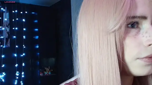 Snapshot of PieraMarch chatting on November 2025 02:10:02 AM PieraMarch online show from November 2025 02:10:02 AM