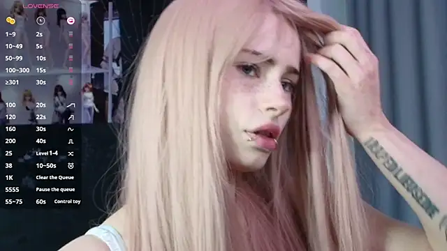 Snapshot of PieraMarch chatting on November 2025 07:13:02 AM PieraMarch online show from November 2025 07:13:02 AM