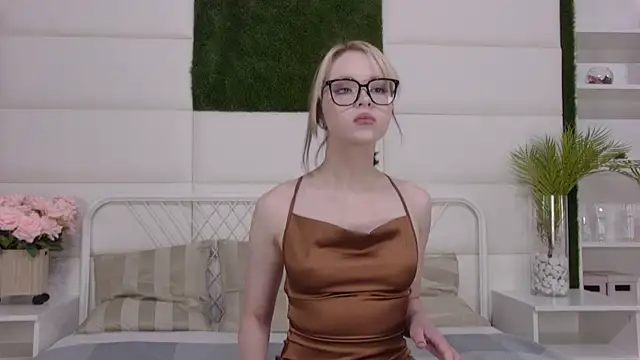 Snapshot of MollyHuntt chatting on September 2025 07:02:02 PM MollyHuntt online show from September 2025 07:02:02 PM