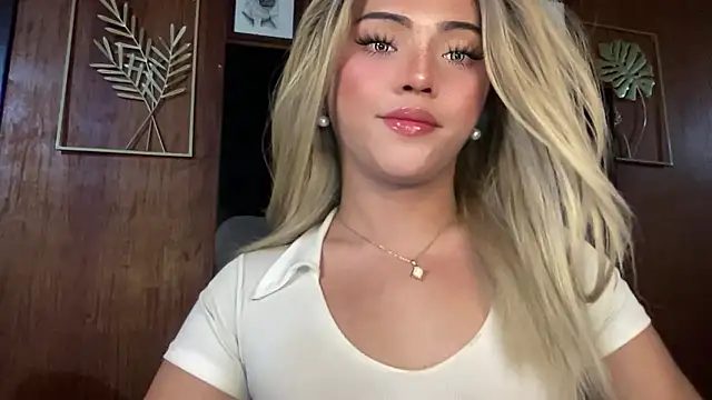 Snapshot of calimonroe chatting on January 2026 06:43:02 PM calimonroe online show from January 2026 06:43:02 PM