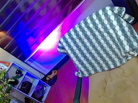 Snapshot of Queen_yasii_88 chatting on February 2026 02:42:02 PM Queen yasii 88 online show from February 2026 02:42:02 PM