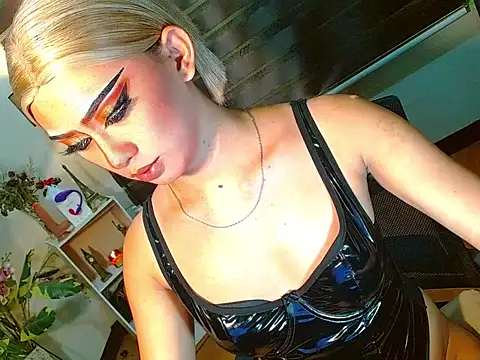 Snapshot of Queen_yasii_88 chatting on April 2026 03:01:01 PM Queen yasii 88 online show from April 2026 03:01:01 PM