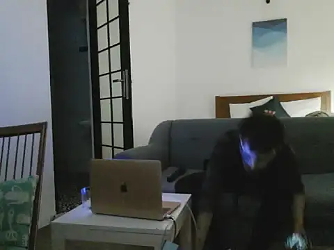 boyhigh1997 online show from April 2026 05:52:01 PM