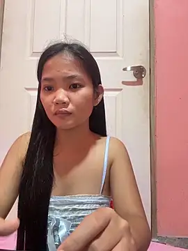 Snapshot of princess_janine chatting on December 2025 03:18:02 PM princess janine online show from December 2025 03:18:02 PM