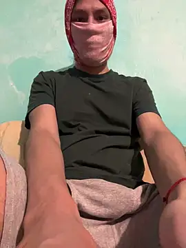 Skinny Longhair online show from April 2026 01:00:01 AM