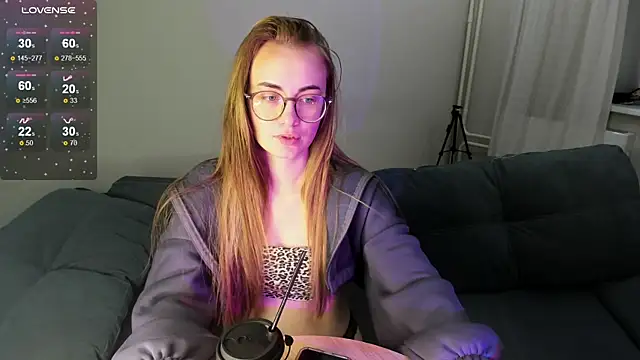 MewStella online show from October 2025 11:45:02 PM