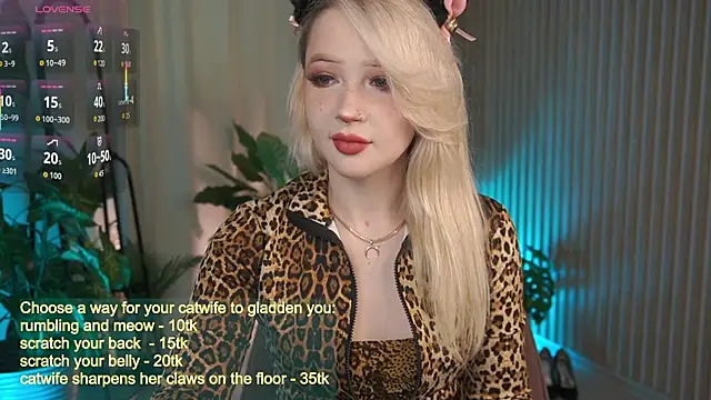 LauraWifeness online show from September 2025 05:42:02 AM