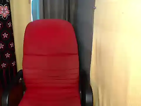 lovelyallena07 online show from June 2026 12:33:02 AM