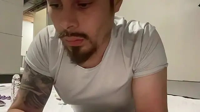 PuttieIn online show from May 2026 02:06:02 AM