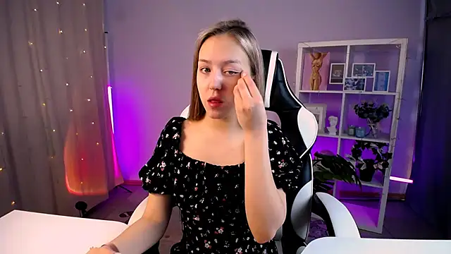 CindySparkl online show from February 2026 03:18:01 AM