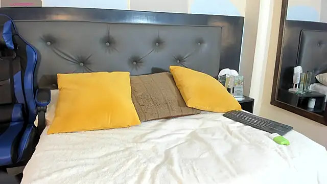 Mathewboy1 online show from April 2026 11:33:01 AM