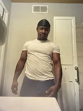 Snapshot of Moneyman5ive chatting on June 2026 05:02:02 PM Moneyman5ive online show from June 2026 05:02:02 PM