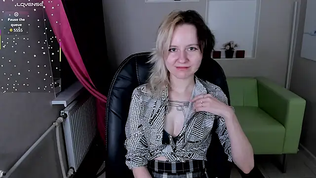 girl next doorr online show from October 2025 01:21:02 PM