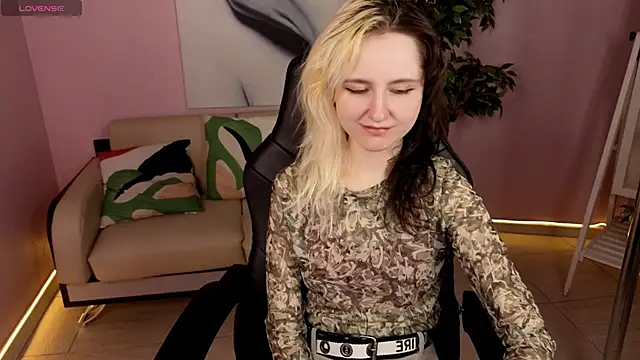 girl next doorr online show from May 2026 01:16:02 PM