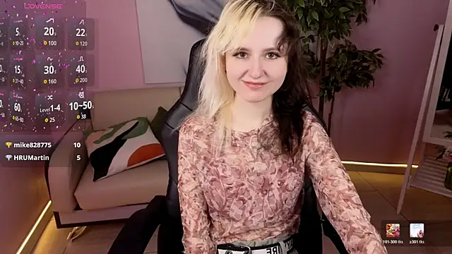 girl next doorr online show from May 2026 01:18:02 PM