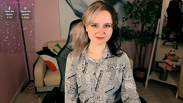 girl next doorr online show from June 2026 01:13:02 PM