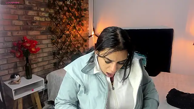 Lia Blake  online show from February 2026 12:36:01 PM