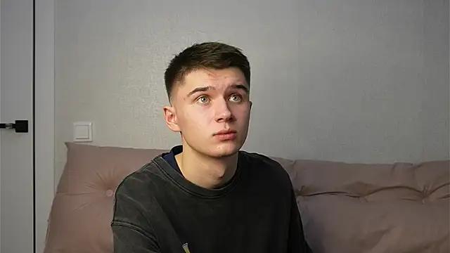 SherlockMax online show from November 2025 07:04:02 PM