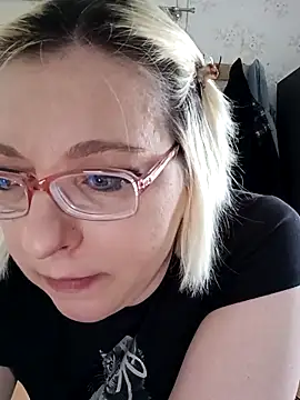 VikaKing online show from March 2026 12:21:01 PM