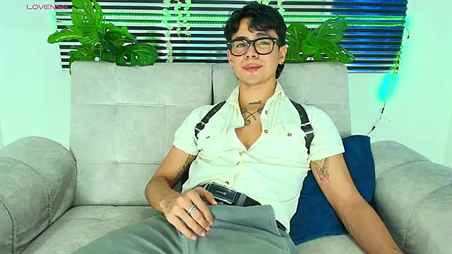 CamiiGuzmanX online show from February 2026 07:42:02 PM