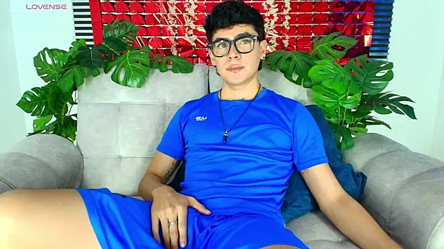 CamiiGuzmanX online show from February 2026 08:42:02 PM