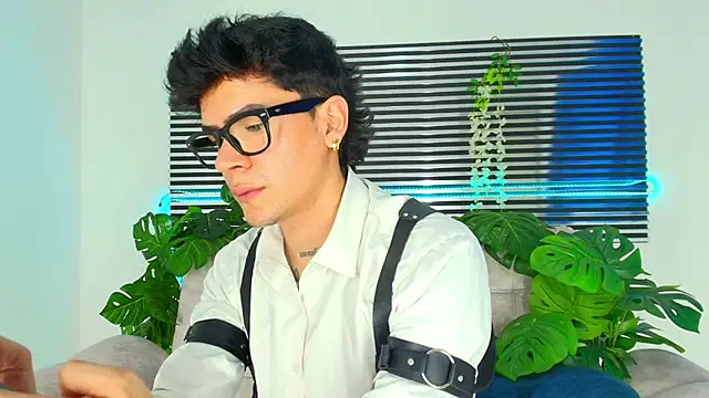 CamiiGuzmanX online show from March 2026 10:17:03 PM