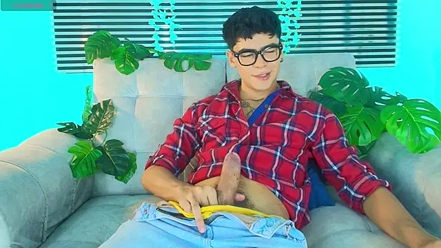 CamiiGuzmanX online show from May 2026 08:40:02 PM