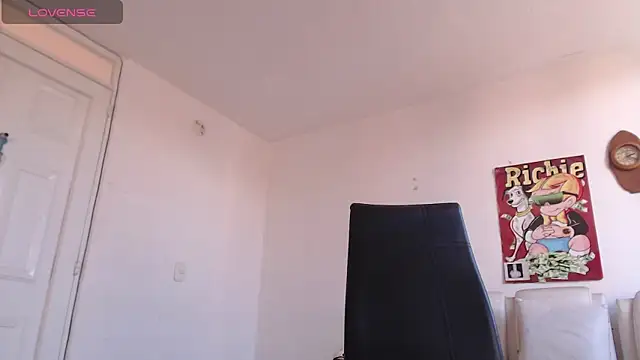 Thomasjons  online show from April 2026 07:22:01 PM