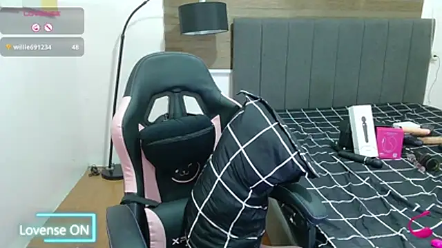 Snapshot of cumwetmebaby chatting on May 2026 01:38:01 PM cumwetmebaby online show from May 2026 01:38:01 PM