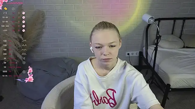 MillaHolt online show from September 2025 08:27:01 AM