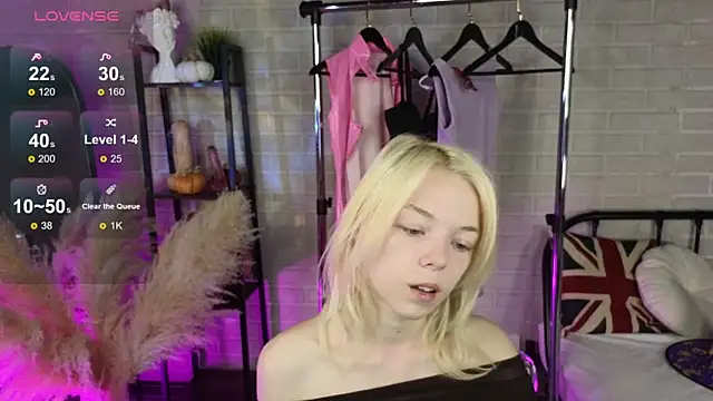 MillaHolt online show from October 2025 08:47:02 AM