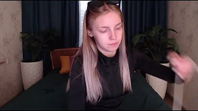 HitGyrl online show from October 2025 08:25:02 AM